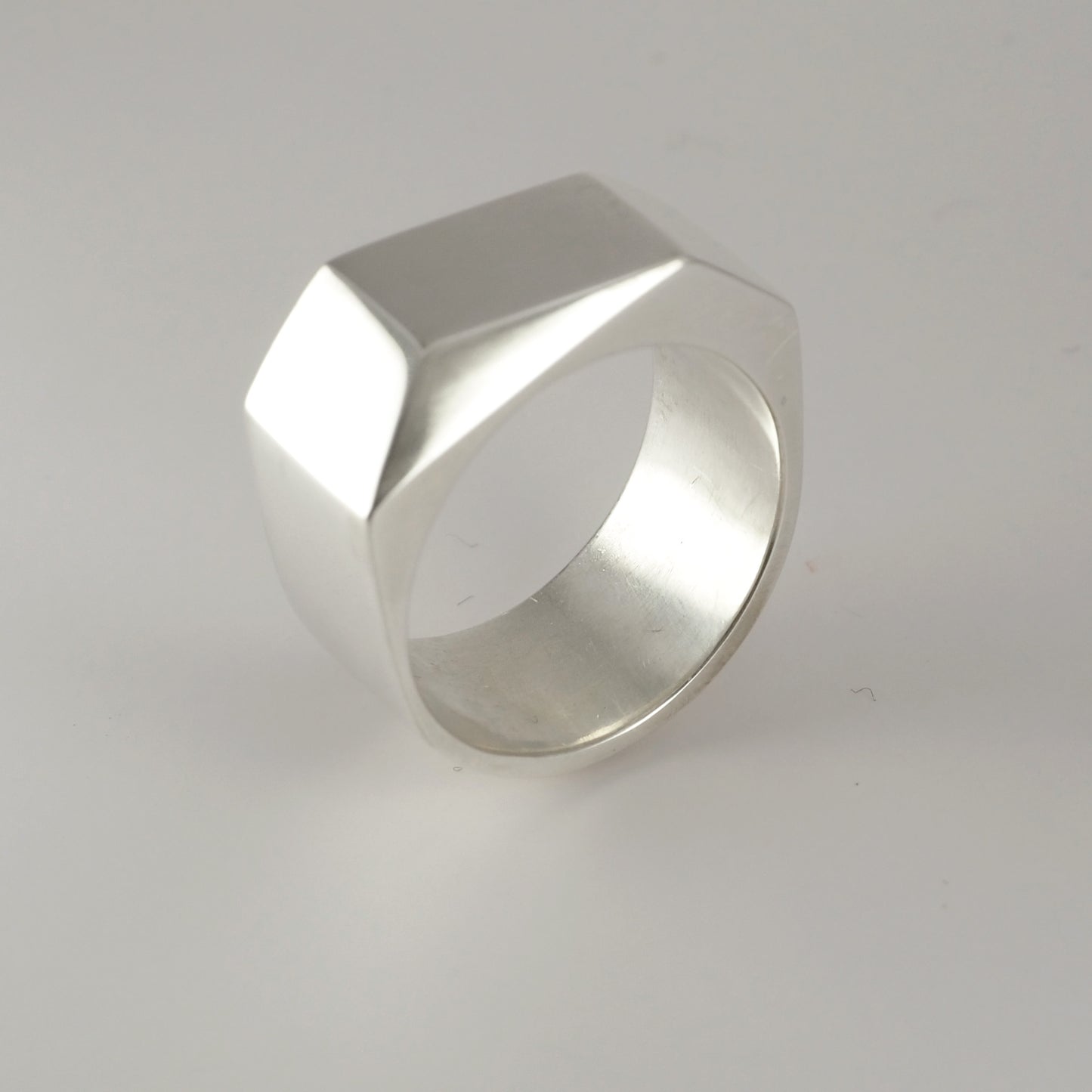 Angular Ring (size U)