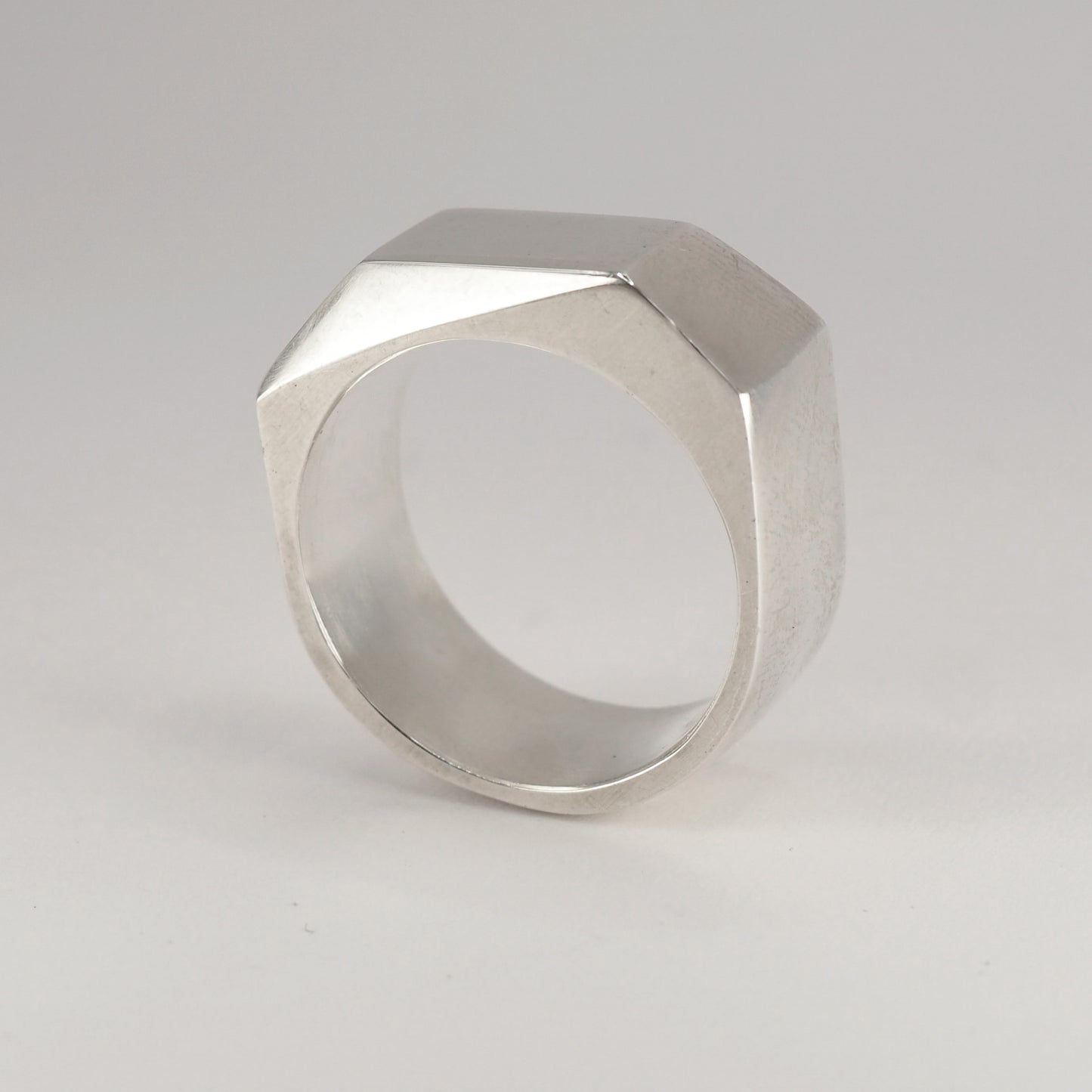 Angular Ring (size U)