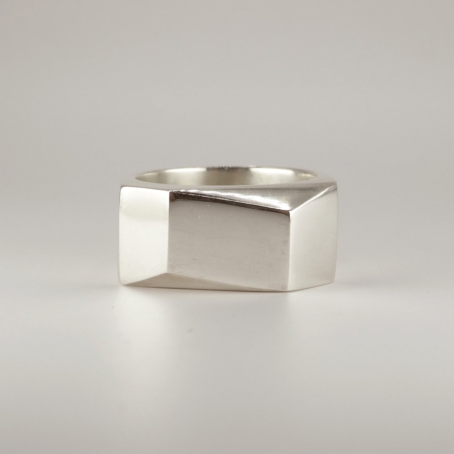 Angular Ring (size U)