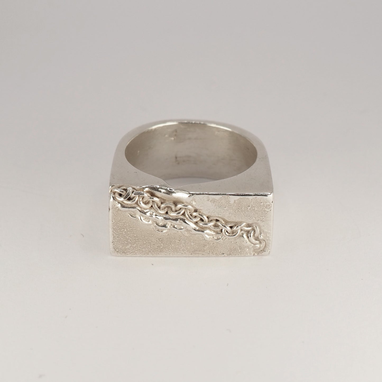 Chain D Ring (Size Q 1/2)
