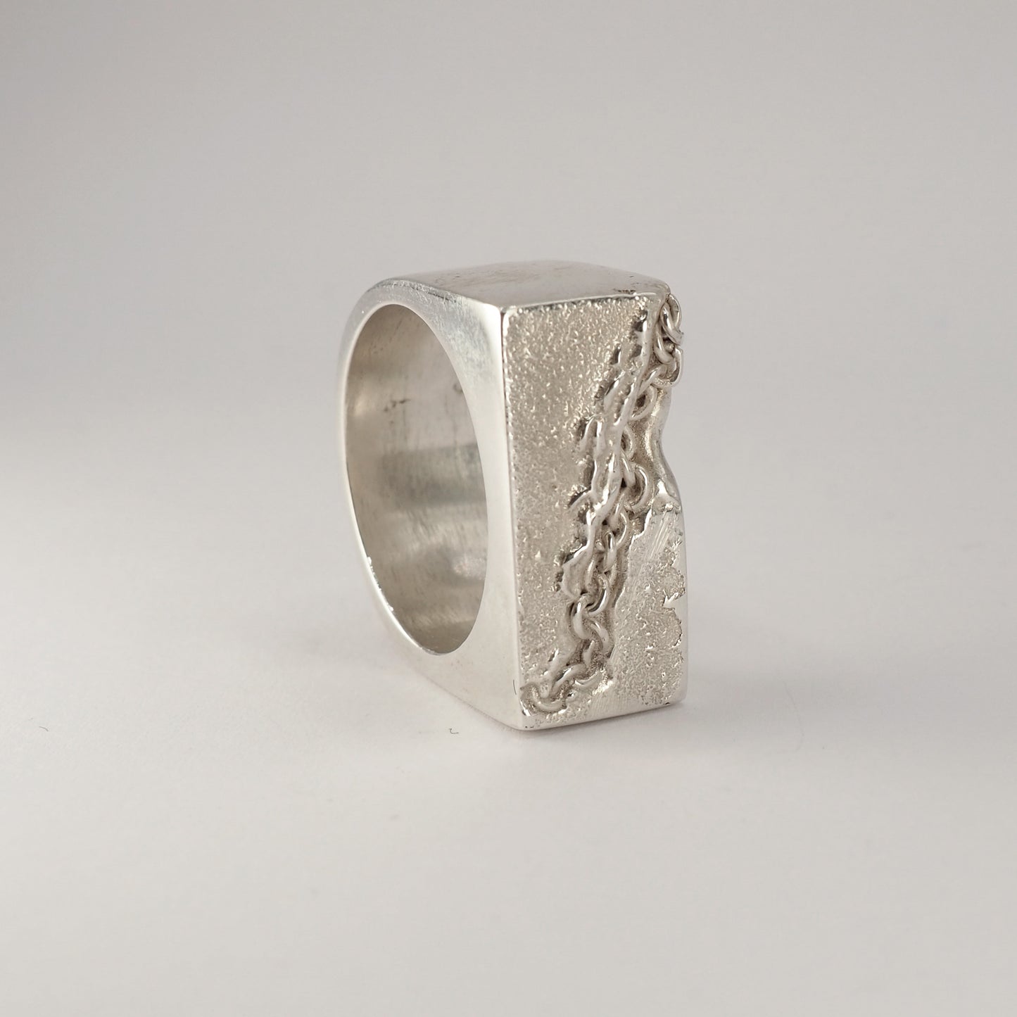 Chain D Ring (Size Q 1/2)