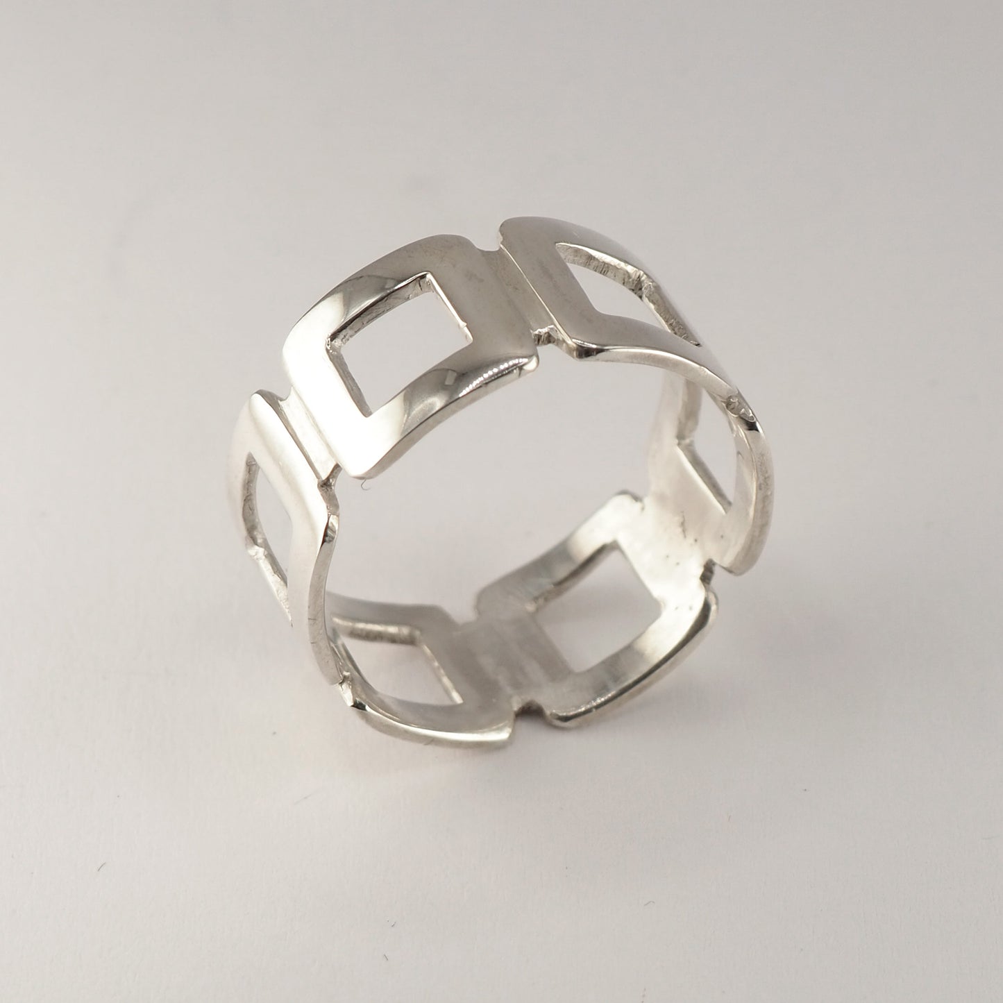 Connected Squares Ring (size Q)
