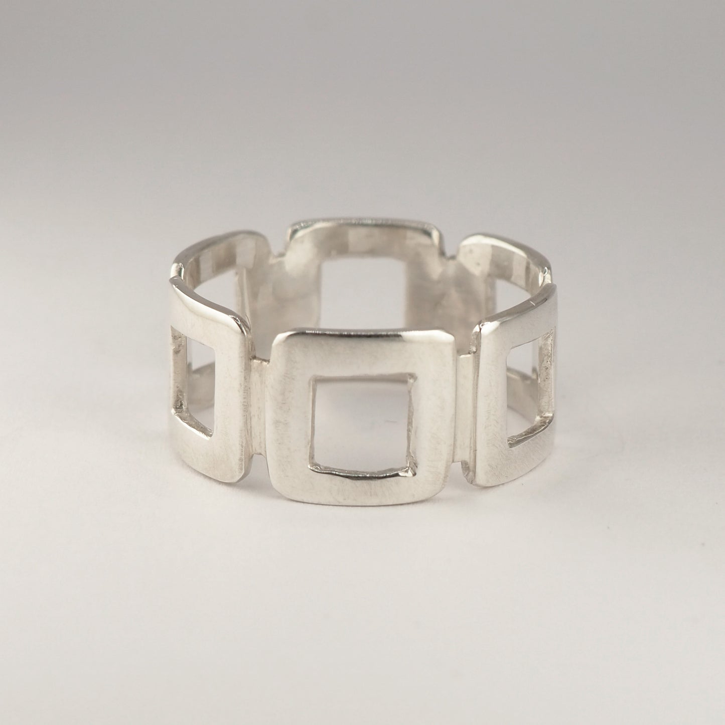 Connected Squares Ring (size Q)